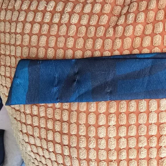 💙DIARRABLU Wrap Top with Flutter Sleeves – Size XXL - Picture 3 of 6